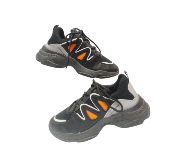 Women's casual sneakers