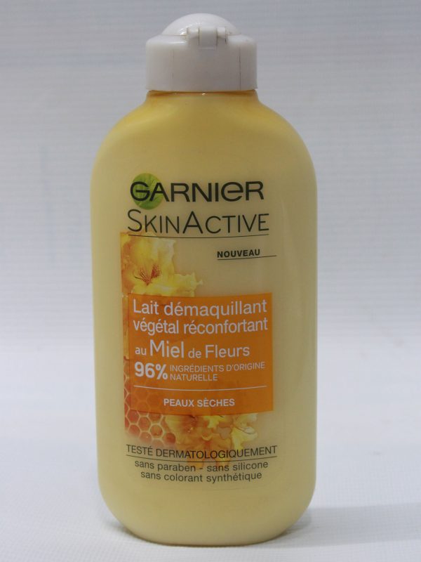 Garnier Comforting Plant-Based Cleansing Milk with Flower Honey