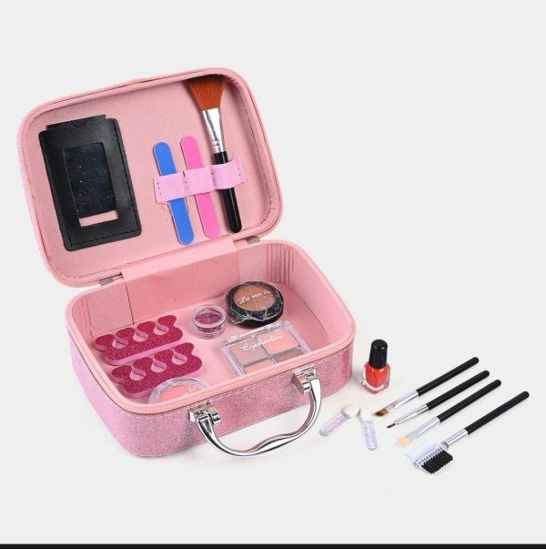 Unicorn-Themed makeup kit