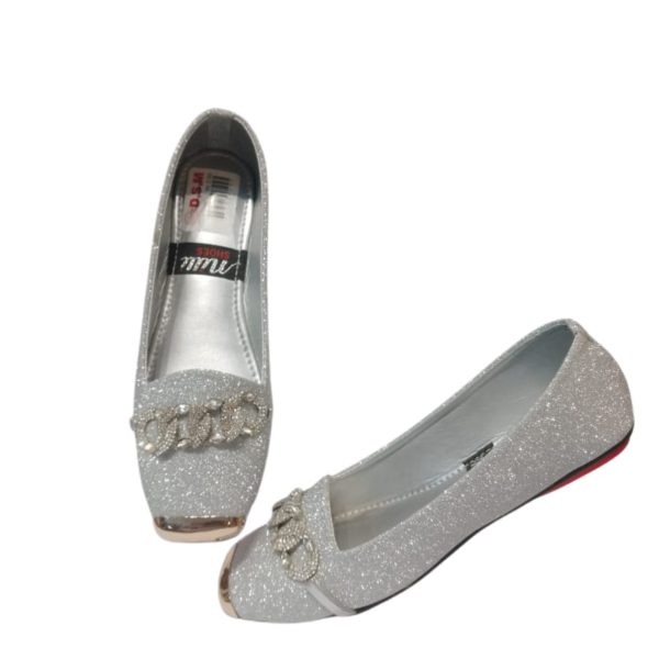 Women's flat shoes