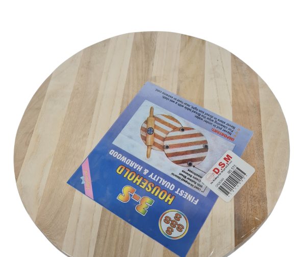 Round bamboo cutting board. 