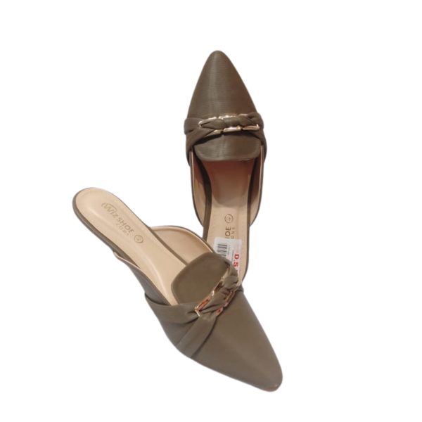 Pointed-toe mule shoes