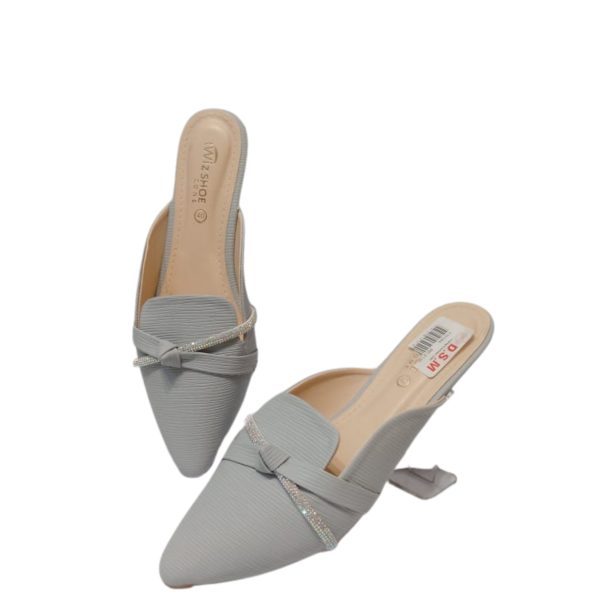 Pointed-toe mule shoes