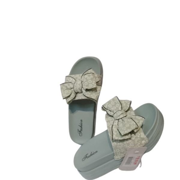 Women's fashion slides