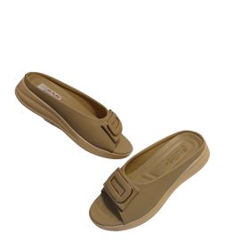 Women's casual slip-on sandals.